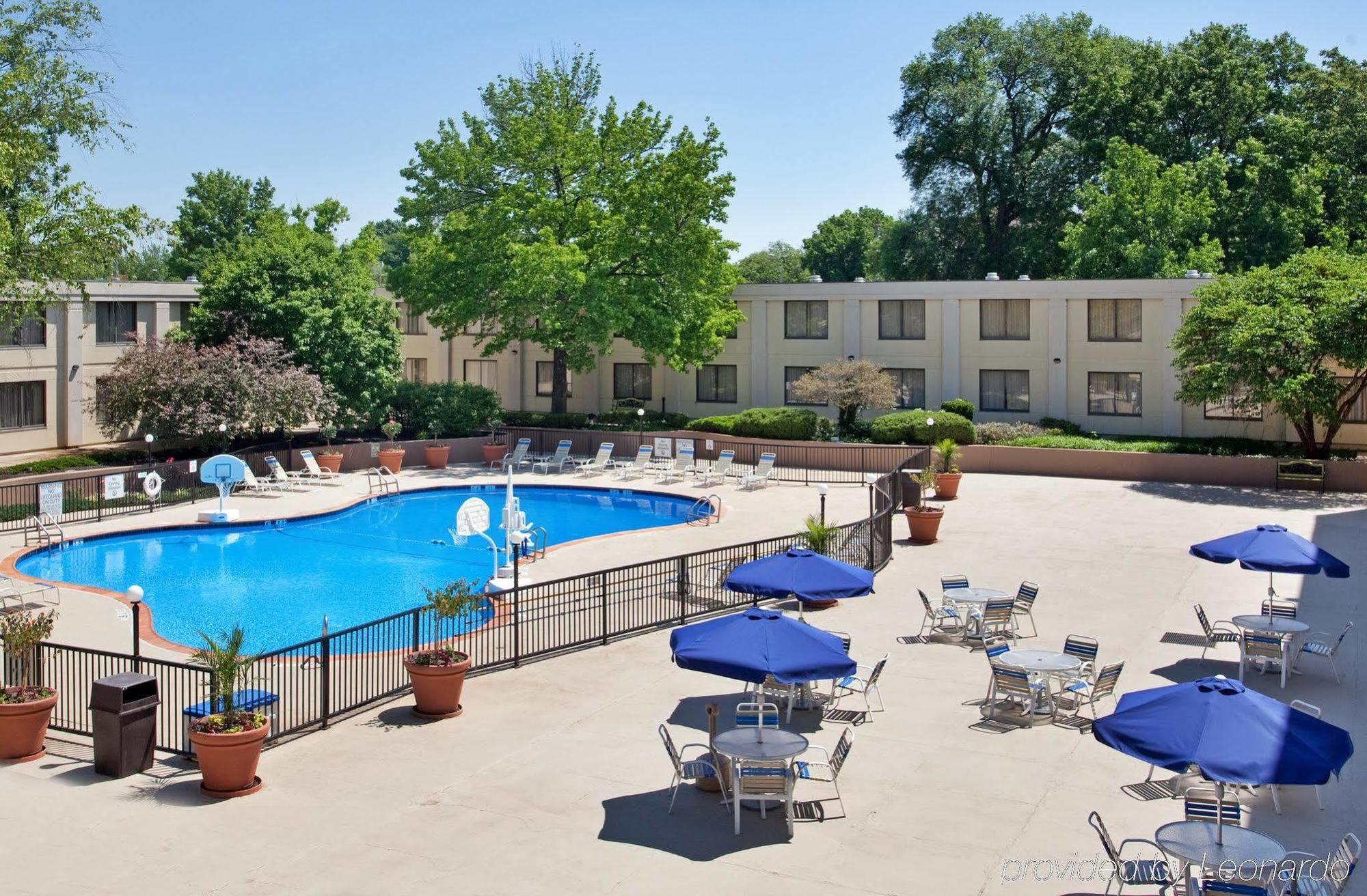 Holiday Inn Country Club Plaza Канзас-Сити Экстерьер фото