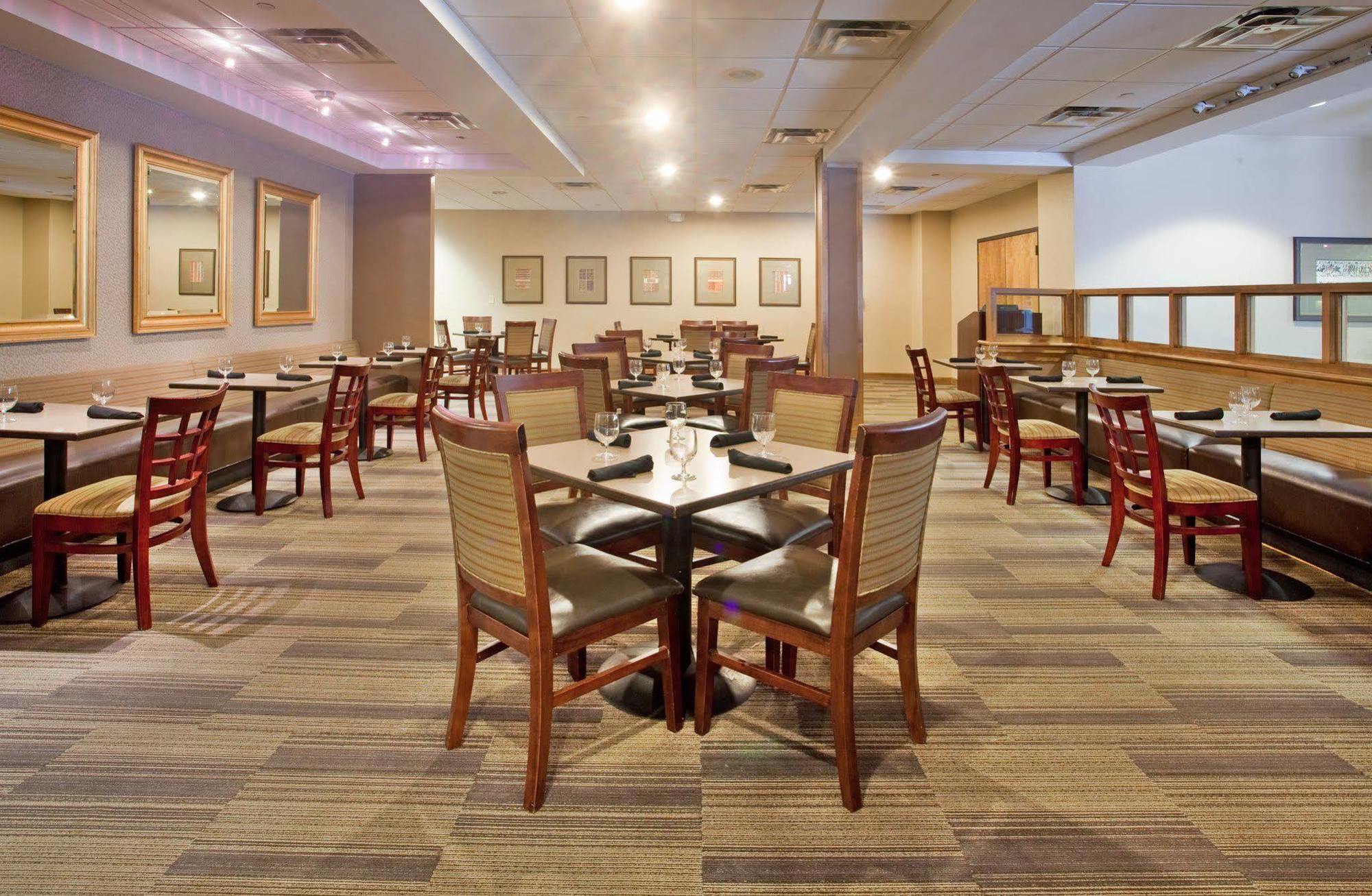 Holiday Inn Country Club Plaza Канзас-Сити Экстерьер фото
